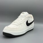 کفش مردانه ایر فورس | سایز ۴۱ تا ۴۴ اگر به دنبال کفشی هستید که هم در استایل روزمره عالی دیده شود و هم راحتی بالایی داشته باشد، ایرفورس مردانه بهترین انتخاب شماست. این مدل با طراحی کلاسیک و محبوب، رویه‌ی مقاوم و زیره‌ی انعطاف‌پذیر، مناسب استفاده طولانی‌مدت بوده و در هر شرایطی عملکرد فوق‌العاده‌ای دارد. ویژگی‌ها: • موجود در سایزهای ۴۱ تا ۴۴ • رویه باکیفیت و قابل شست‌وشو • کفی نرم و راحت با امکان استفاده طولانی • مناسب برای استفاده روزمره، خیابانی و ورزشی • طراحی شیک و قابل ست کردن با انواع استایل چرا ایرفورس؟ ایرفورس یکی از پرفروش‌ترین مدل‌های کفش مردانه است که به‌خاطر ظاهر جذاب و دوام بالا طرفداران زیادی دارد. اگر به یک کفش همه‌کاره و خوش‌استایل نیاز دارید، این مدل دقیقا همان چیزی است که دنبالش بودید.