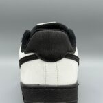 کفش مردانه ایر فورس | سایز ۴۱ تا ۴۴ اگر به دنبال کفشی هستید که هم در استایل روزمره عالی دیده شود و هم راحتی بالایی داشته باشد، ایرفورس مردانه بهترین انتخاب شماست. این مدل با طراحی کلاسیک و محبوب، رویه‌ی مقاوم و زیره‌ی انعطاف‌پذیر، مناسب استفاده طولانی‌مدت بوده و در هر شرایطی عملکرد فوق‌العاده‌ای دارد. ویژگی‌ها: • موجود در سایزهای ۴۱ تا ۴۴ • رویه باکیفیت و قابل شست‌وشو • کفی نرم و راحت با امکان استفاده طولانی • مناسب برای استفاده روزمره، خیابانی و ورزشی • طراحی شیک و قابل ست کردن با انواع استایل چرا ایرفورس؟ ایرفورس یکی از پرفروش‌ترین مدل‌های کفش مردانه است که به‌خاطر ظاهر جذاب و دوام بالا طرفداران زیادی دارد. اگر به یک کفش همه‌کاره و خوش‌استایل نیاز دارید، این مدل دقیقا همان چیزی است که دنبالش بودید.