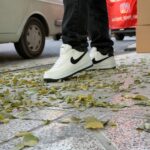 کفش مردانه ایر فورس | سایز ۴۱ تا ۴۴ اگر به دنبال کفشی هستید که هم در استایل روزمره عالی دیده شود و هم راحتی بالایی داشته باشد، ایرفورس مردانه بهترین انتخاب شماست. این مدل با طراحی کلاسیک و محبوب، رویه‌ی مقاوم و زیره‌ی انعطاف‌پذیر، مناسب استفاده طولانی‌مدت بوده و در هر شرایطی عملکرد فوق‌العاده‌ای دارد. ویژگی‌ها: • موجود در سایزهای ۴۱ تا ۴۴ • رویه باکیفیت و قابل شست‌وشو • کفی نرم و راحت با امکان استفاده طولانی • مناسب برای استفاده روزمره، خیابانی و ورزشی • طراحی شیک و قابل ست کردن با انواع استایل چرا ایرفورس؟ ایرفورس یکی از پرفروش‌ترین مدل‌های کفش مردانه است که به‌خاطر ظاهر جذاب و دوام بالا طرفداران زیادی دارد. اگر به یک کفش همه‌کاره و خوش‌استایل نیاز دارید، این مدل دقیقا همان چیزی است که دنبالش بودید.